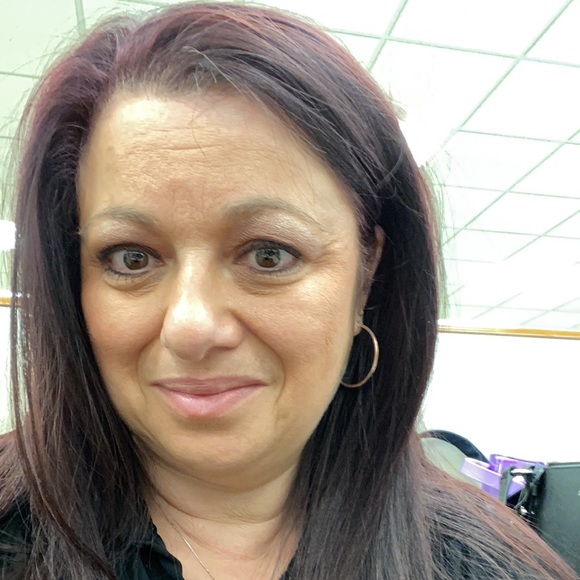 Meet your Posher, Lisa - Picture 1 of 1